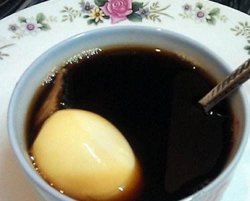 紅糖水煮雞蛋致癌？中老年十月易感謠言盤點(diǎn)